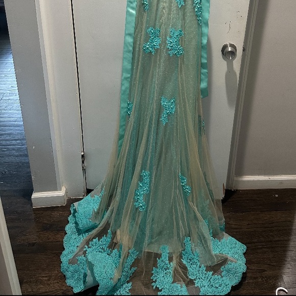 Women’s dress size 0. Aqua/teal lace with Nude underlay. Ribbon bow belt. - Picture 3 of 5